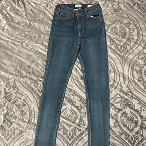 I’m selling jessica simpson jeans. They’re cute and high rise skinny jeans.